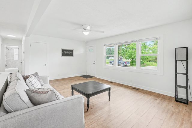 415 Peace Street, Pella, IA 50219