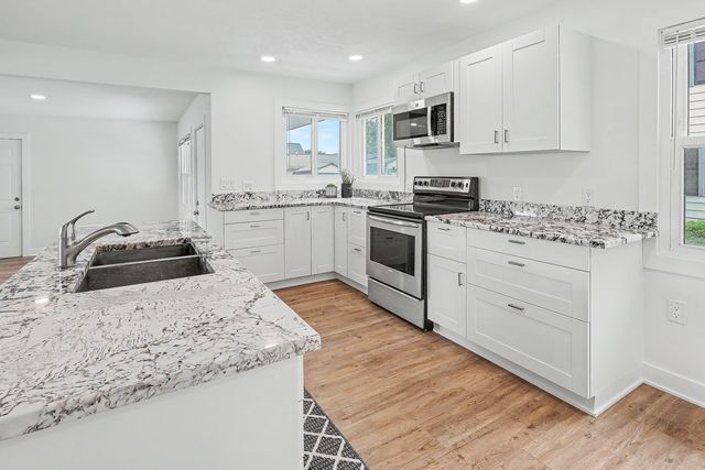 415 Peace Street, Pella, IA 50219