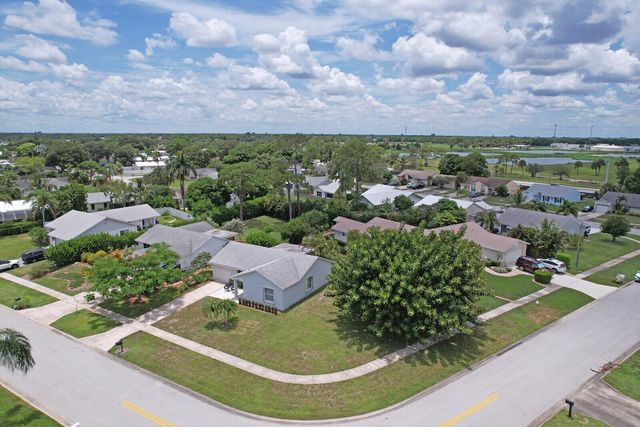 140 Village Circle, Jupiter, FL 33458