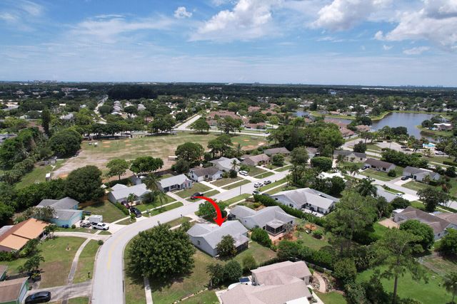 140 Village Circle, Jupiter, FL 33458