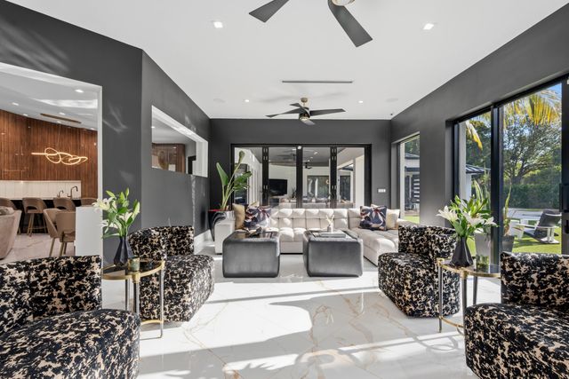 17872 W Fieldbrook Circle W, Boca Raton, FL 33496