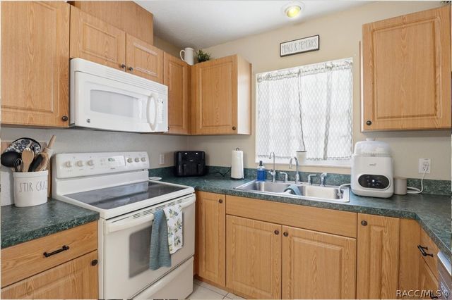 9878 W Riverwood Drive, Crystal River, FL 34428