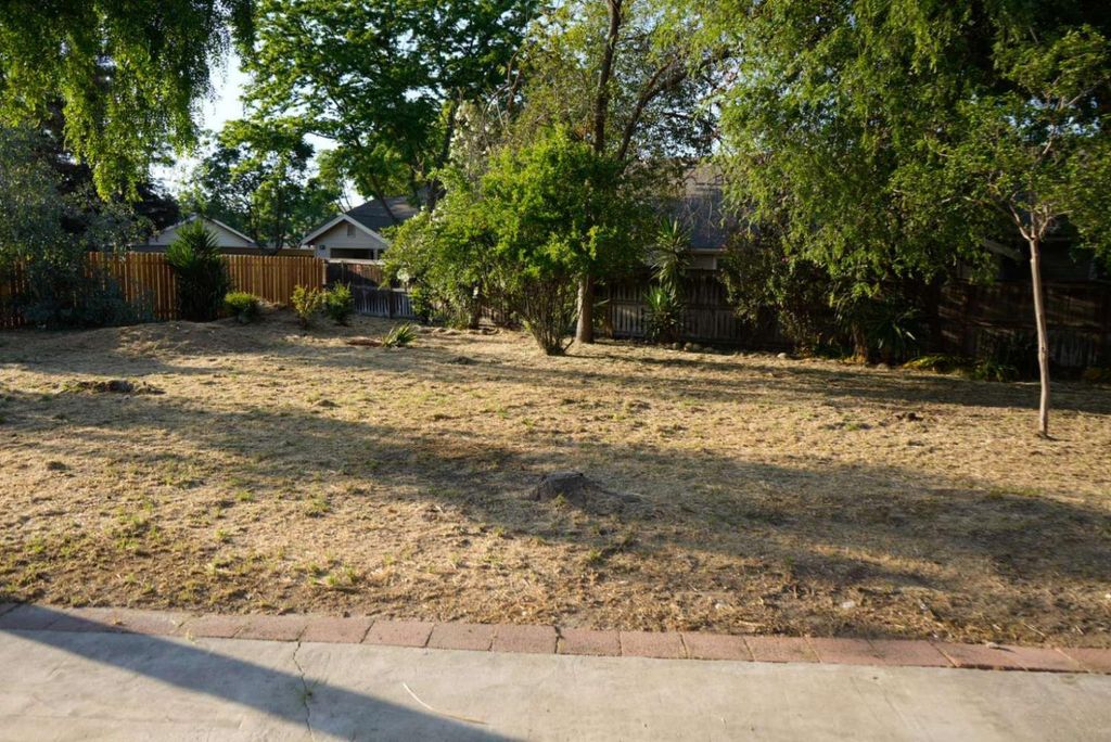 Image 10 of property listing at 2214 Fordham Avenue, Clovis, CA 93611