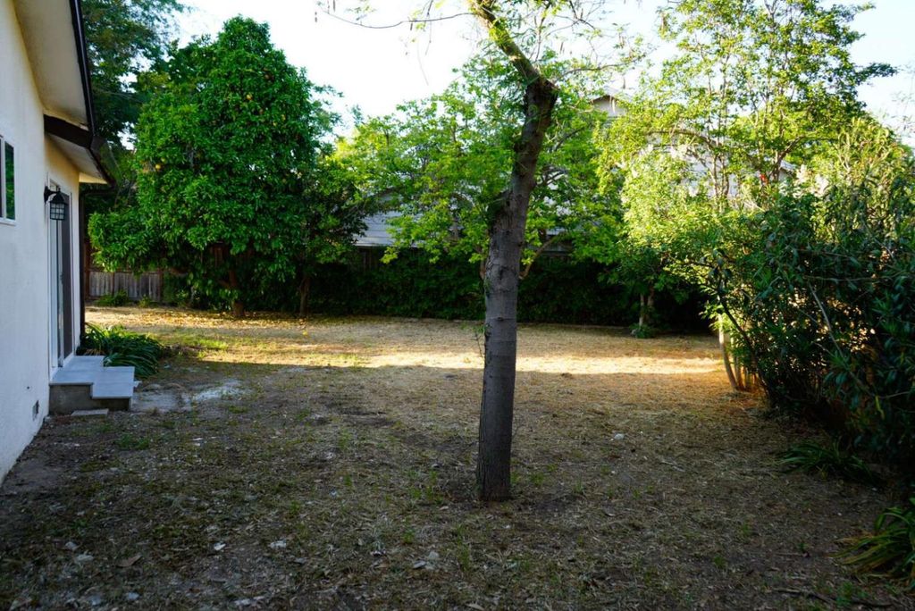 Image 11 of property listing at 2214 Fordham Avenue, Clovis, CA 93611