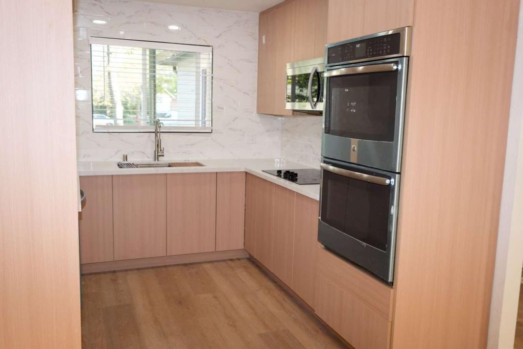 Image 13 of property listing at 2214 Fordham Avenue, Clovis, CA 93611