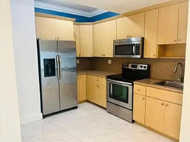 16400 NW 82nd Court 3, Miami Lakes, FL 33016