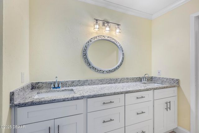 8 Oakmont Court, Palm Coast, FL 32137