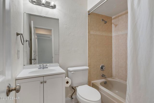 8 Oakmont Court, Palm Coast, FL 32137