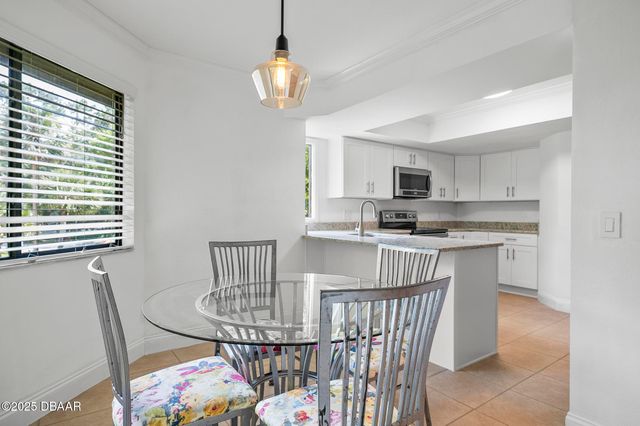 8 Oakmont Court, Palm Coast, FL 32137