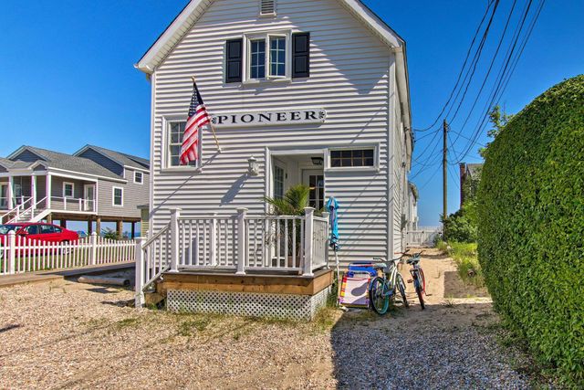 22 West End Drive 1, Old Lyme, CT 06371