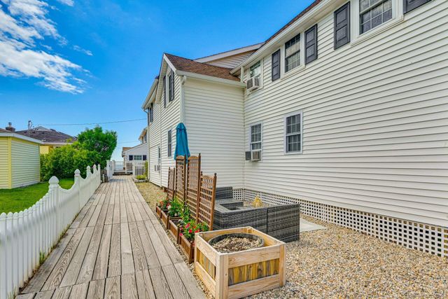 22 West End Drive 1, Old Lyme, CT 06371
