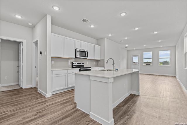 5527 Franklin Hills, Von Ormy, TX 78073