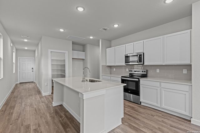5527 Franklin Hills, Von Ormy, TX 78073