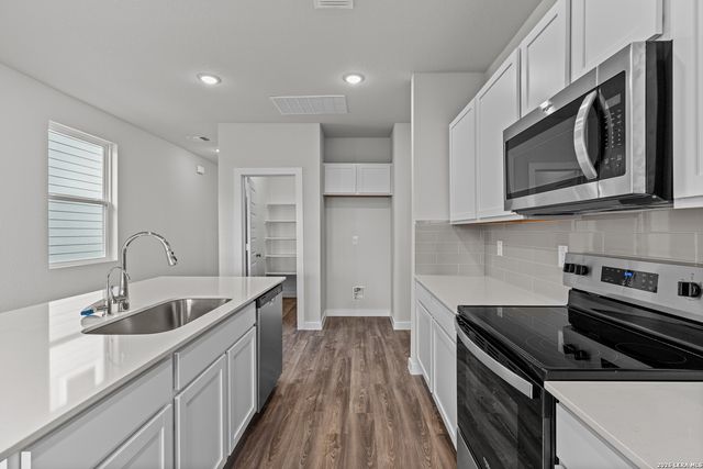 5527 Franklin Hills, Von Ormy, TX 78073