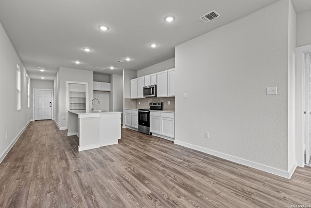 5527 Franklin Hills, Von Ormy, TX 78073
