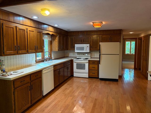 23 Forest St, Upton, MA 01568