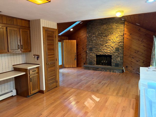 23 Forest St, Upton, MA 01568