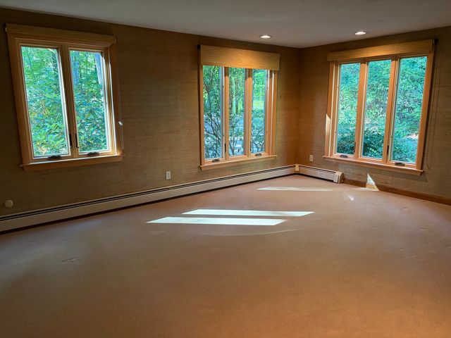 23 Forest St, Upton, MA 01568