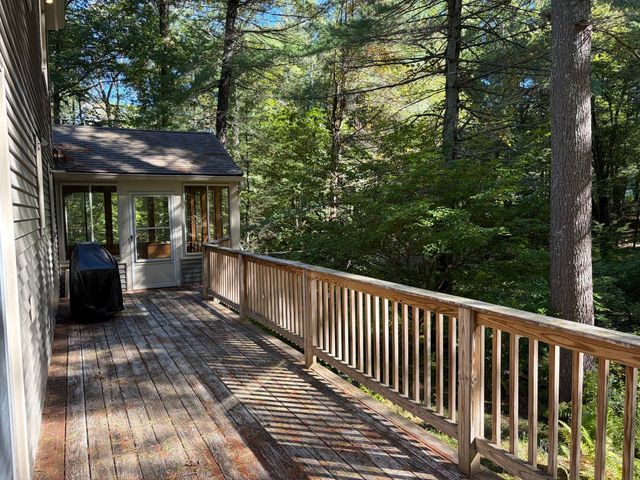 23 Forest St, Upton, MA 01568