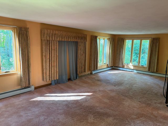 23 Forest St, Upton, MA 01568