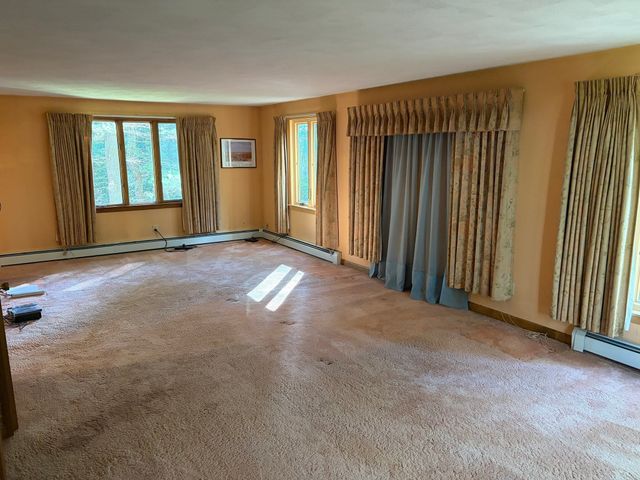 23 Forest St, Upton, MA 01568
