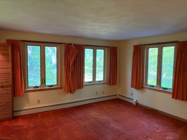 23 Forest St, Upton, MA 01568