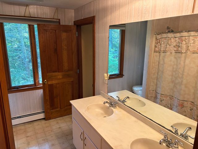 23 Forest St, Upton, MA 01568