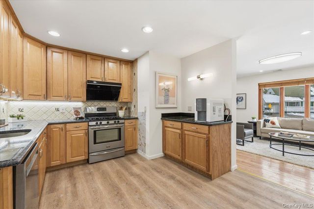 85 Briarcliff Road, Westbury, NY 11590