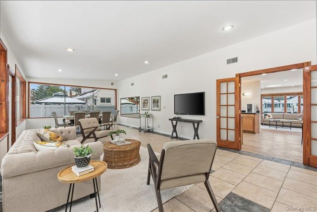 85 Briarcliff Road, Westbury, NY 11590