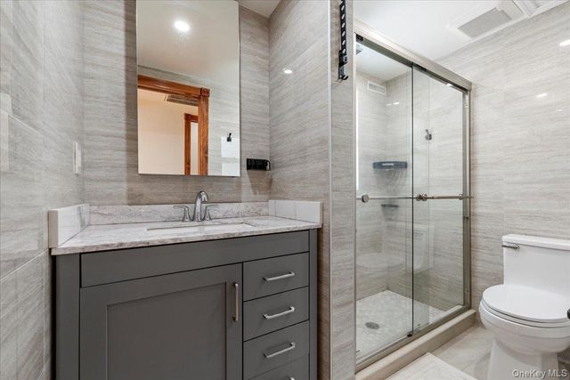 85 Briarcliff Road, Westbury, NY 11590