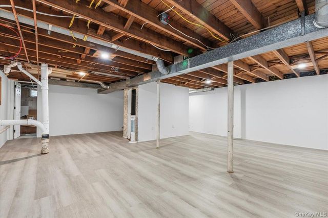 85 Briarcliff Road, Westbury, NY 11590