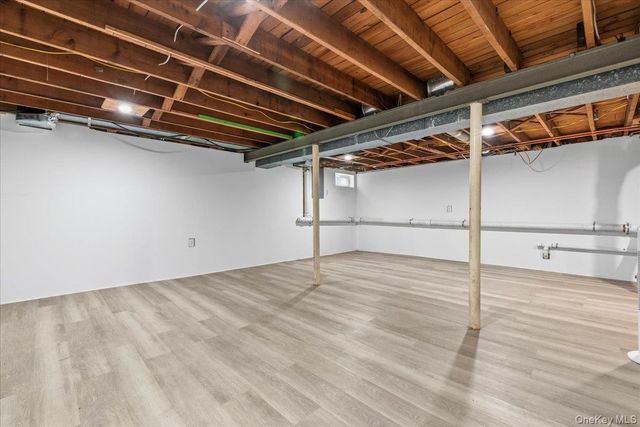 85 Briarcliff Road, Westbury, NY 11590