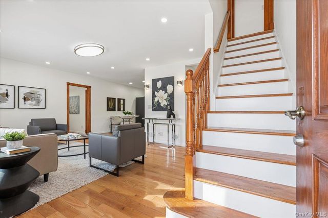 85 Briarcliff Road, Westbury, NY 11590