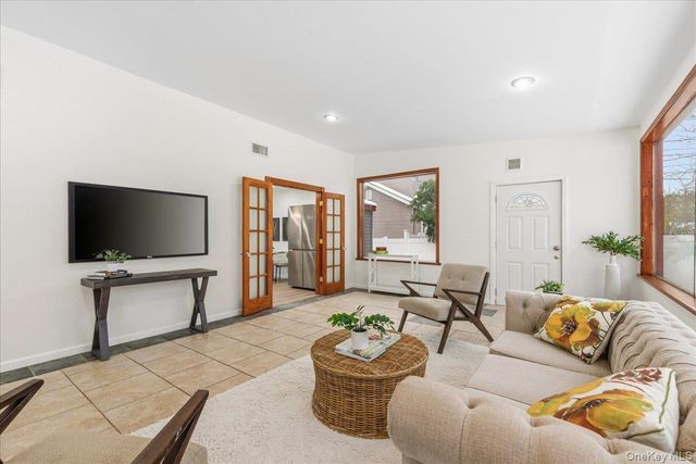 85 Briarcliff Road, Westbury, NY 11590