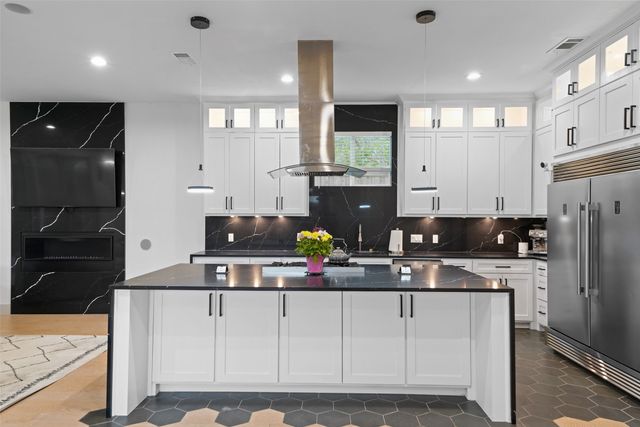 6715 Tyree Street, Dallas, TX 75209