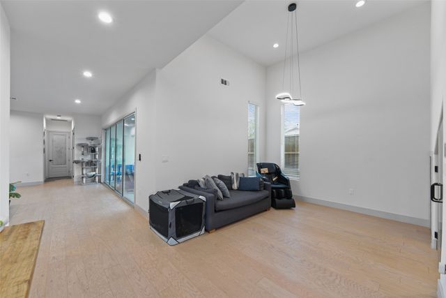 6715 Tyree Street, Dallas, TX 75209