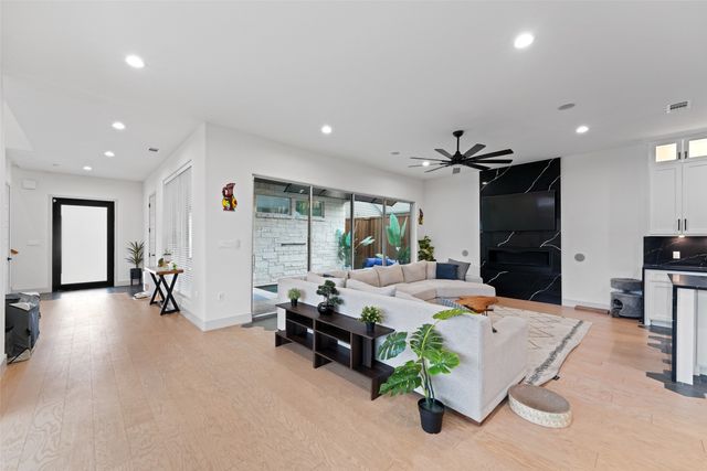 6715 Tyree Street, Dallas, TX 75209