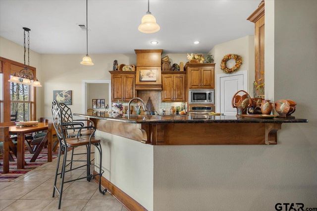 24050 Red Azalea Ln., Lindale, TX 75771