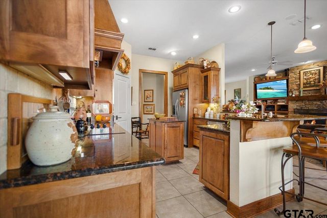 24050 Red Azalea Ln., Lindale, TX 75771