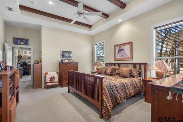 24050 Red Azalea Ln., Lindale, TX 75771