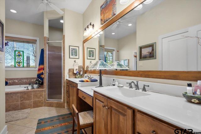 24050 Red Azalea Ln., Lindale, TX 75771