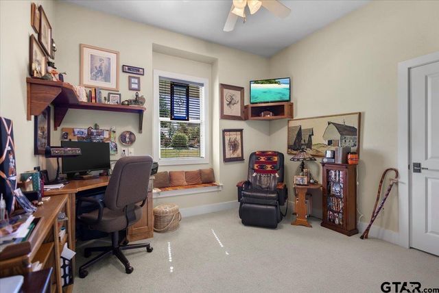 24050 Red Azalea Ln., Lindale, TX 75771