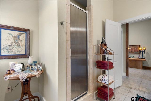 24050 Red Azalea Ln., Lindale, TX 75771