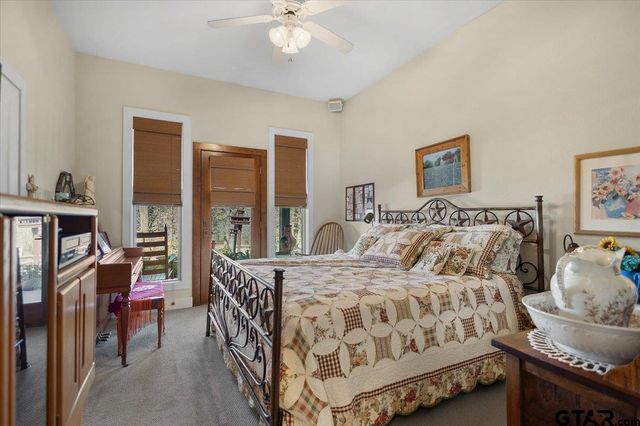 24050 Red Azalea Ln., Lindale, TX 75771