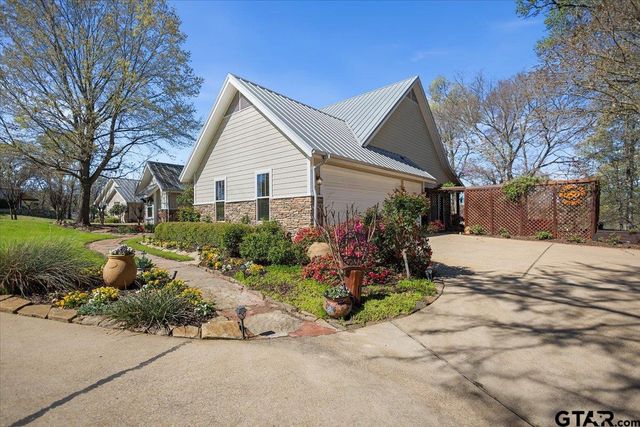 24050 Red Azalea Ln., Lindale, TX 75771