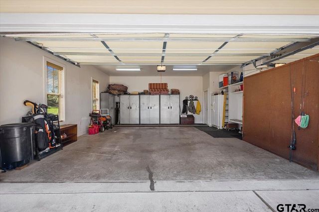 24050 Red Azalea Ln., Lindale, TX 75771