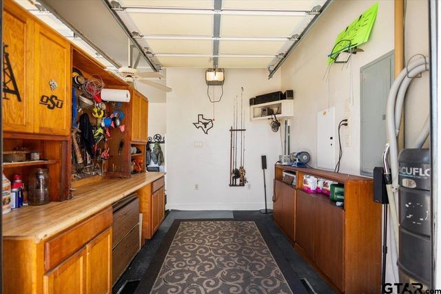 24050 Red Azalea Ln., Lindale, TX 75771