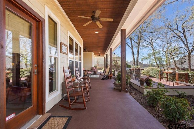 24050 Red Azalea Ln., Lindale, TX 75771