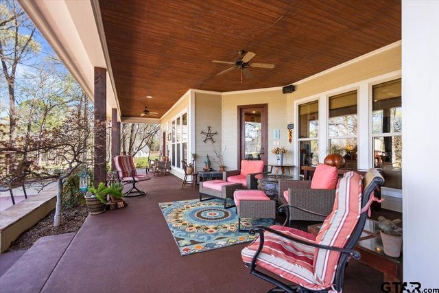 24050 Red Azalea Ln., Lindale, TX 75771