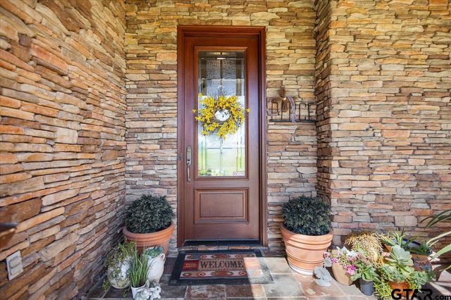 24050 Red Azalea Ln., Lindale, TX 75771